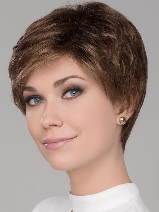A sophisticated look with layers and body all through the top & crown area