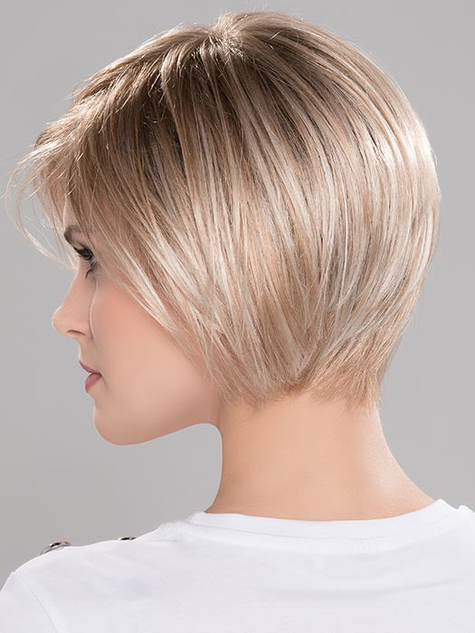 AMY DELUXE by ELLEN WILLE in LIGHT CARAMEL ROOTED | Butterscotch blonde, Light pale blonde, and Med Honey Blonde Blend with med dark blonde Roots