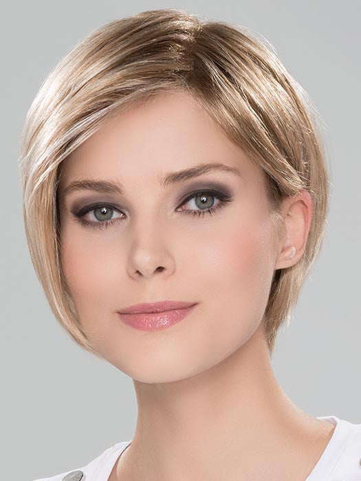AMY DELUXE by ELLEN WILLE in LIGHT CARAMEL ROOTED | Butterscotch blonde, Light pale blonde, and Med Honey Blonde Blend with med dark blonde Roots